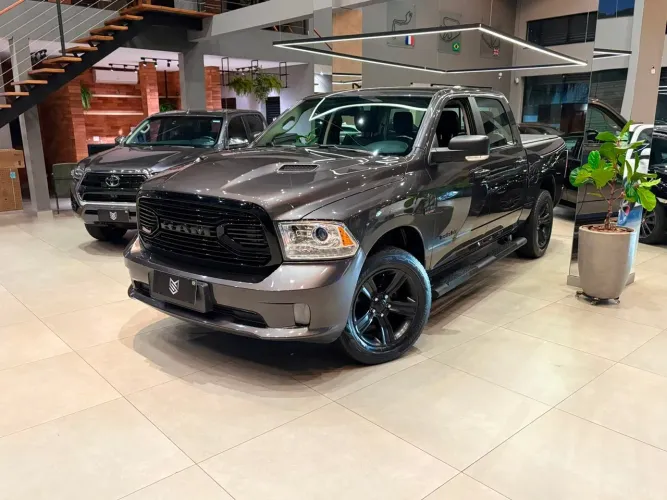 Ram Classic Laramie 5.7 V8 16V Gasolina 4X4 Aut. 2022