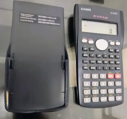 Calculadora científica Casio modelo FX-82MS