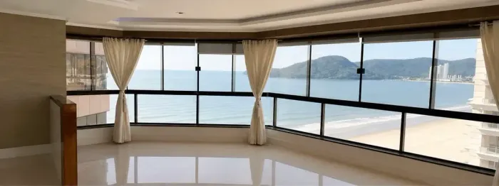Apartamento com 4 Dormitórios Vista Mar em Balneário Camboriú