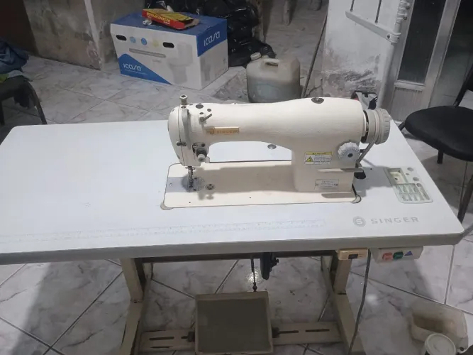Máquina industrial reta Singer