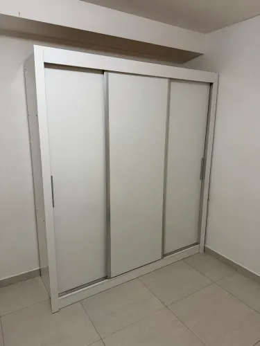 Guarda roupas 3 portas 4 gavetas branco