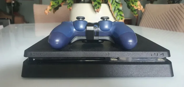 PS4 Slim 1TB Original - Com Caixa, Controle e Cabos (Perfeito Estado)