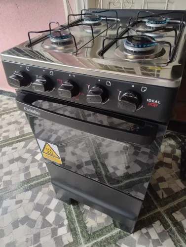 Fogão Esmaltec Semi novo.