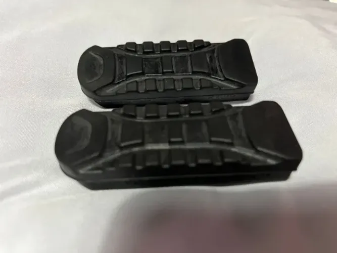 Par de borracha para pedaleira BMW F850 Gs