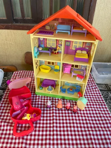 Casa Gigante Peppa Pig (3 Andares) + Mobília + Maleta de Cabeleireira