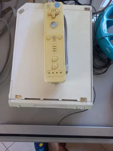 Console Nintendo wii com 1 jogo original.