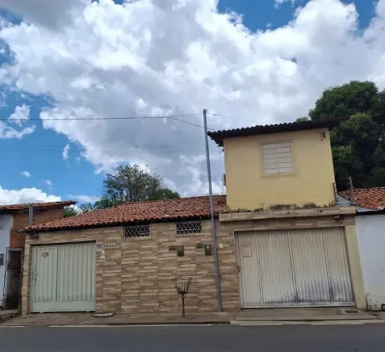Imóvel na zona norte de Teresina com área de 175m e duas casas. Uma térrea e outra duplex