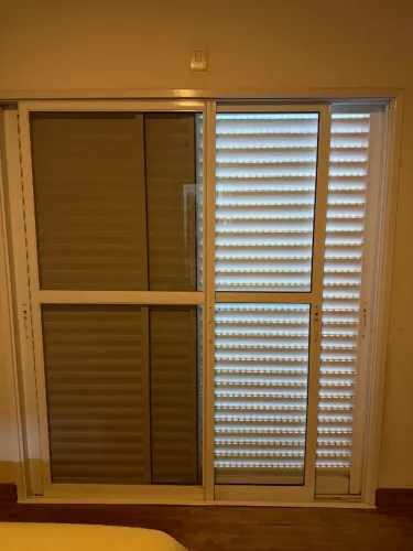 Porta de correr em alumínio 