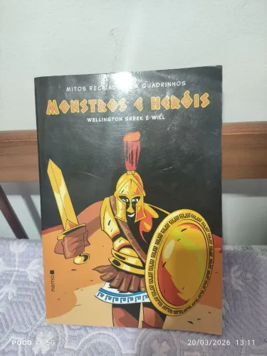 Livro infantil Hq monstros e heróis em quadrinhos