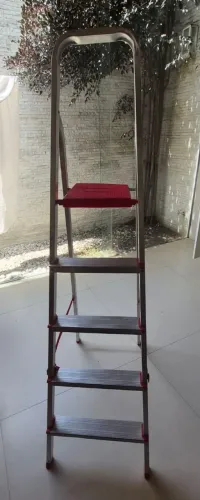 Vendo escada grande de 5 degraus