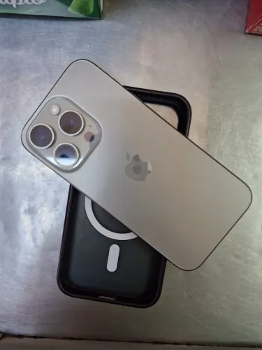 iPhone 15 pro 128gb.