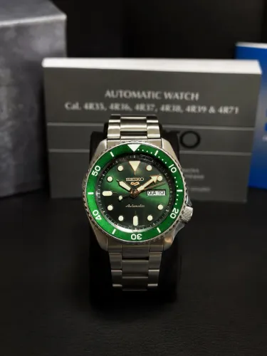Relógio Seiko 5 Sports Hulk