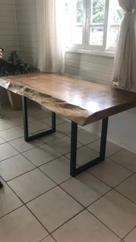 MESA EM  MADEIRA MACIÇA (não acompanha jogo de cadeiras - vendo separadamente
