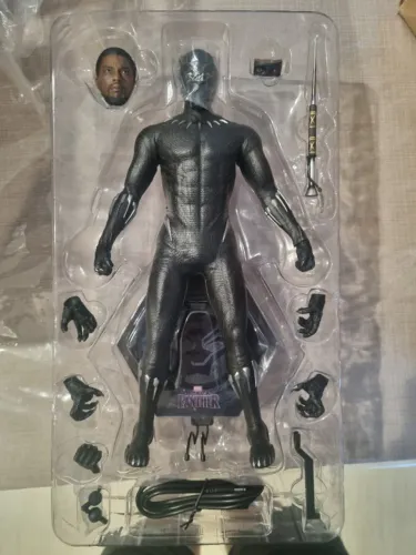 Hot Toys Pantera Negra MMS470 Escala 1/6