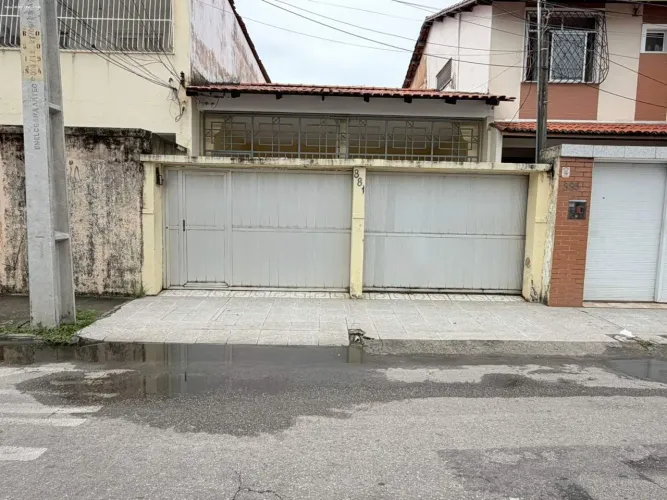 Casa Duplex para Venda em Fortaleza, Benfica, 2 dormitórios, 1 suíte, 2 banheiros, 2 vagas