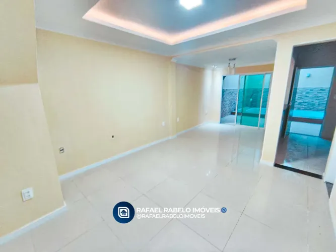 Casa duplex com energia solar com 04 suítes para venda e locação em Eusébio.