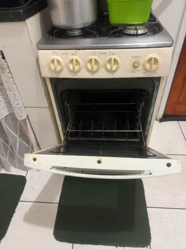 Mesa com 4 cadeiras novinha + fogão 4 bocas.