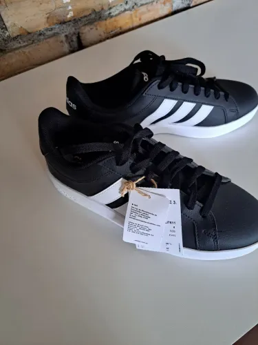 Tênis Adidas original novo