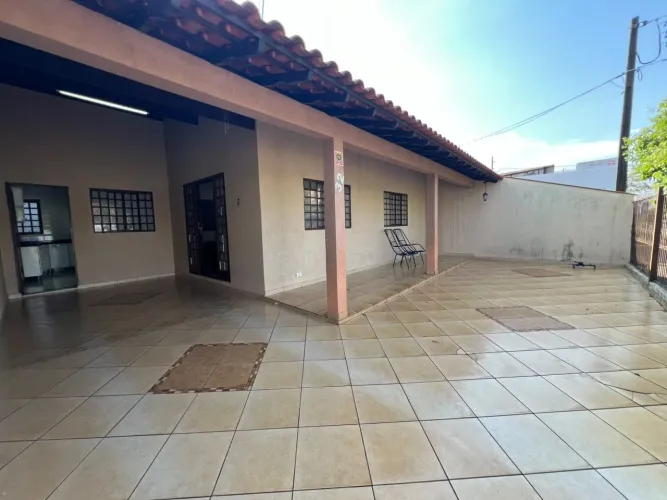 Casa com 3 dormitórios para alugar, 180 m² por R$ 2.500,00/mês - João Paz - Londrina/PR