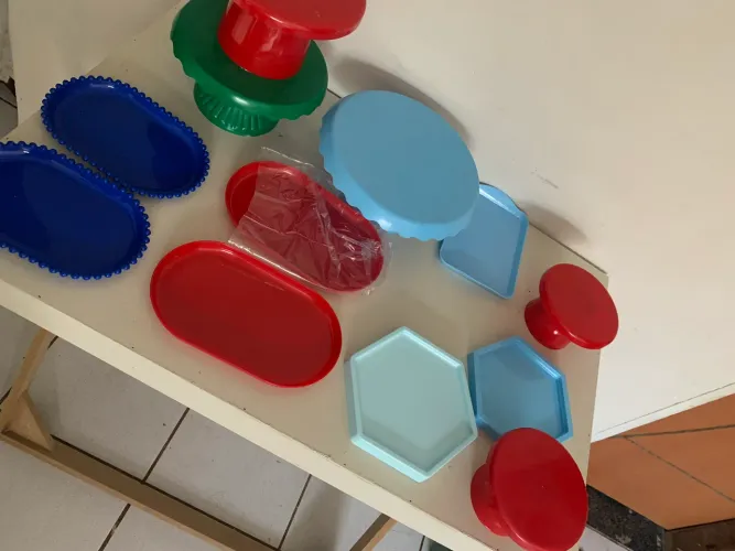 Vendo bandejas e boleira pegue e monte