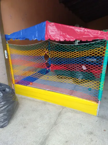 Vendo piscina de bolinhas + bolinhas + tapetes de EVA