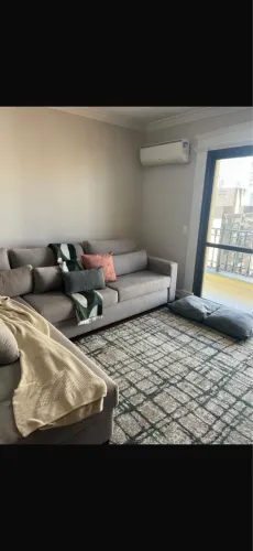 Sofá espaçoso com chaise
