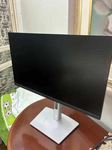 Monitor Dell 21.5" Full HD IPS (P2222H) - Ajuste de Altura e Giro