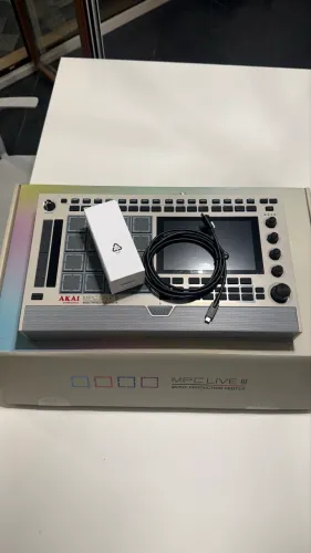 AKAI MPC LIVE III EDIÇÃO LIMITADA