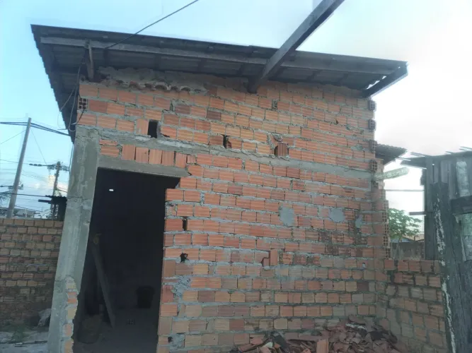 Vendo casa em construção motivo de viagem aceito proposta enteressados fone *
