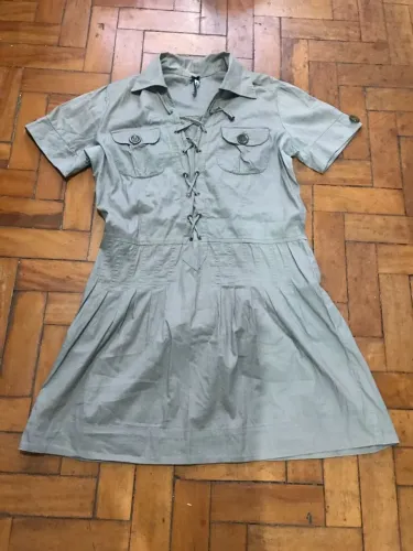 Vestido modelo utilitário 
