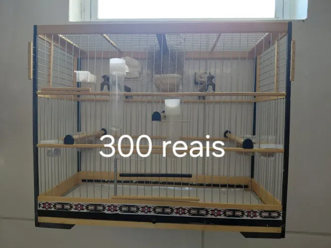 Leia a descrição sobre várias gaiolas