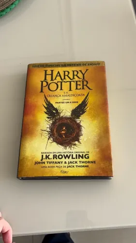 Livro Harry Potter e a criança amaldiçoada