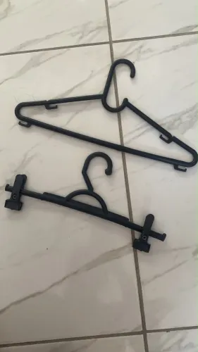 Cabides com e sem presilhas preto