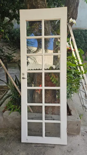 Porta de vidro e madeira