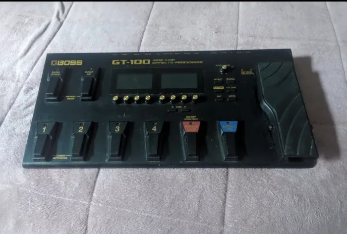 Pedaleira Boss GT-100