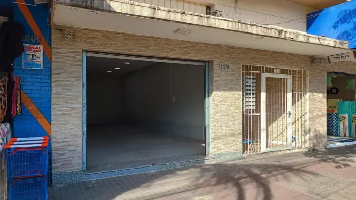 Lojão no miolo da Av. Assis Brasil