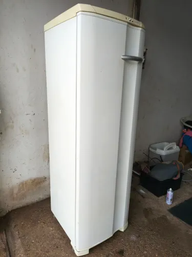 Freezer vertical 203 litros