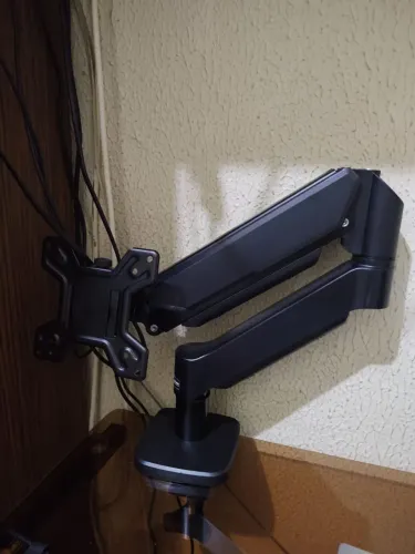 SUPORTE ARTICULADO PARA MONITOR