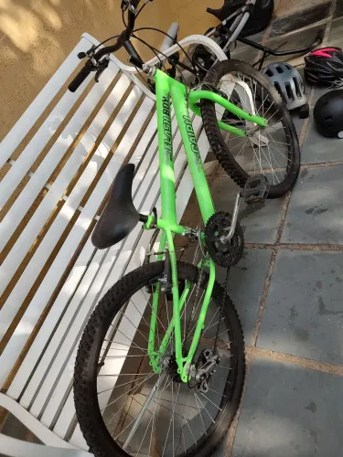 Bike Juvenil Caiçara Flash Boy muito Nova super conservada R$390.00 aceito cartão 