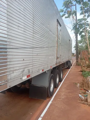 Vendo conjunto carreta e cavalo