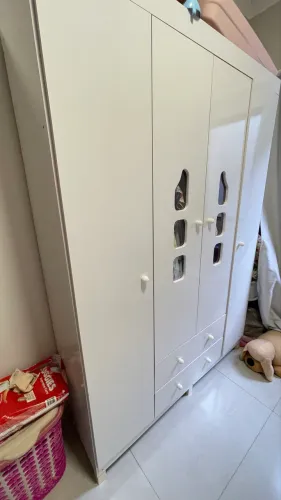Vende-se guarda roupa infantil sem detalhes