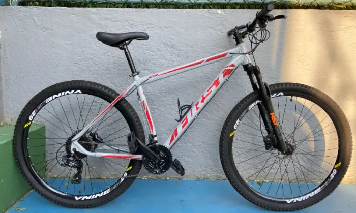 Mountain Bike Aro 29 quadroM FIRST Shelby alumínio suspensão freio a óleo Shimano Tourney