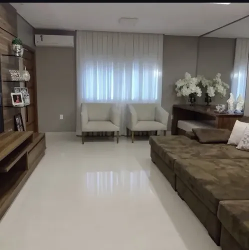 Casa em Uberlândia, 3 quartos, Jardim Patrícia, Uberlândia-MG