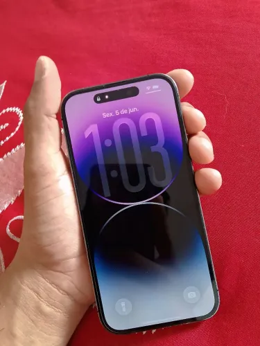 iPhone 14 pro roxo