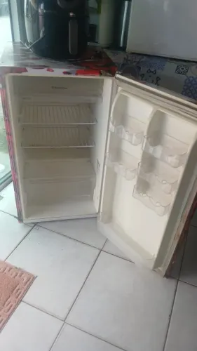 Vendo frigobar Eletrolux