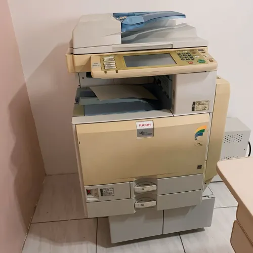 Copiadora laser Ricoh MP C 3000