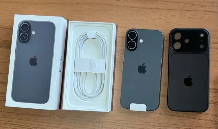 iPhone 17 black