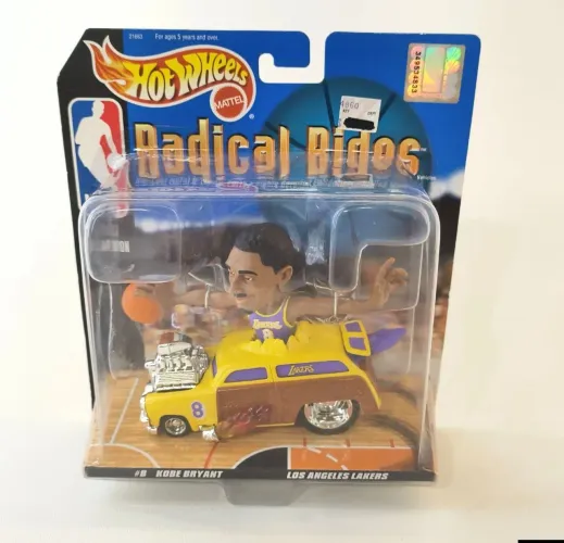 Hot Wheels KOBE BRYANT #8 Radical Rides Series NBA Court Collection 1998 LAKERS!
