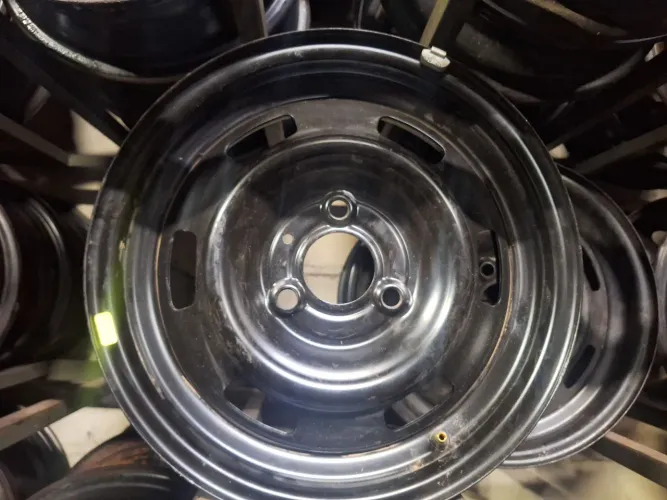 Roda 14 ferro Renault Kwid nova original  Tenho jogo 