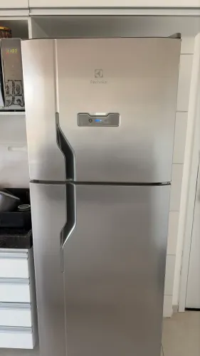 Geladeira Electrolux Frost Free 371L Turbo Congelamento Duplex Cor Inox DFX41